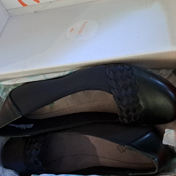 BareTraps Madie Black Slip-On Memory Foam Flats in Size 8 - Picture 4 of 5